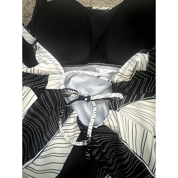 NWT -Women's Square Neck Sharkbite Hem Tankini Top Kona Sol Black & White - L - Picture 6 of 10